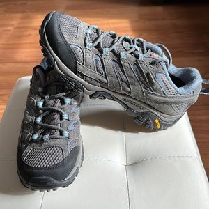 Merrell hiking shoes for women size 8.5 color gray and light blue